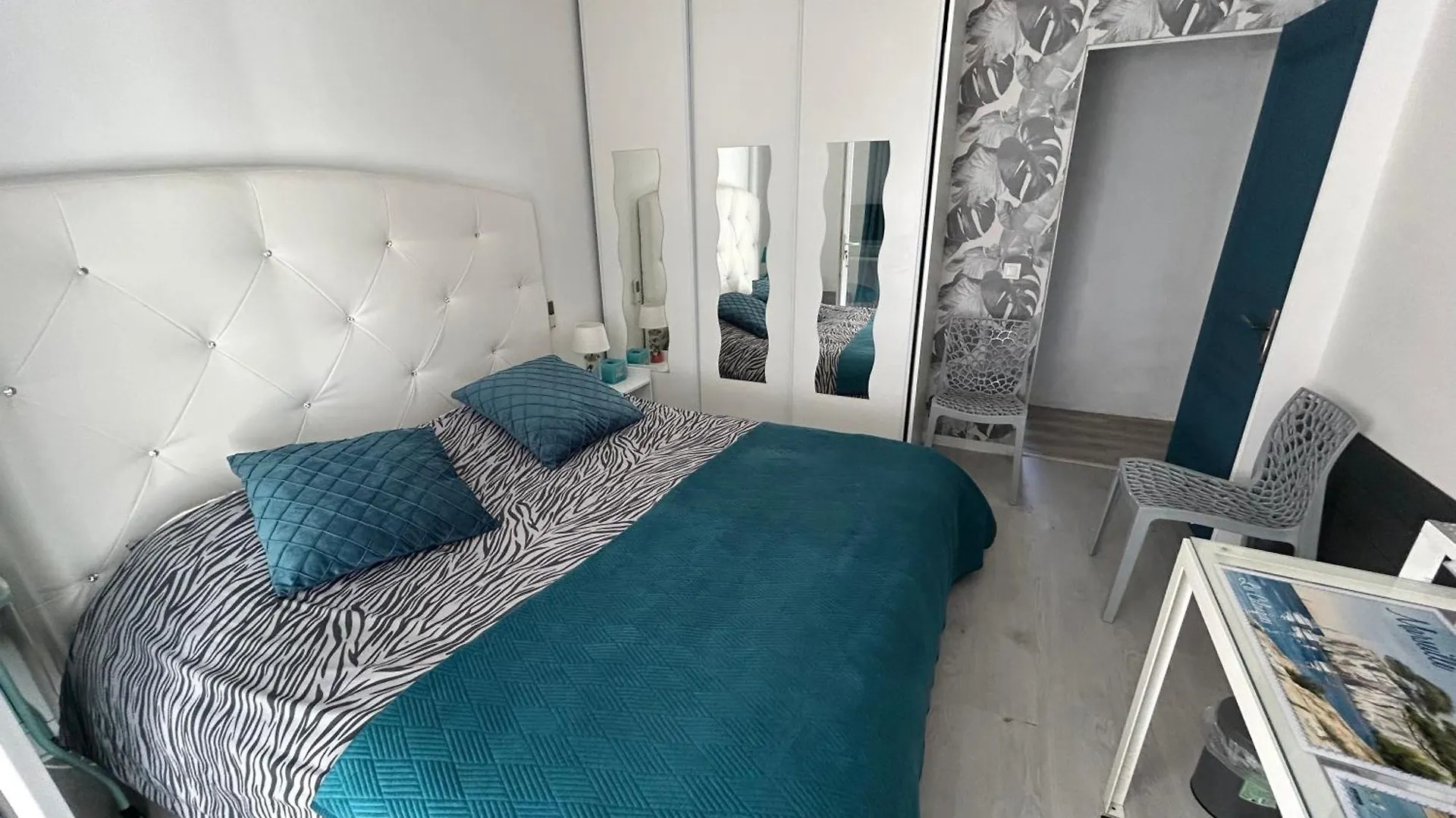 Chambres D'Hotes Les Oliviers - Μαρινιάν Bed and Breakfast
