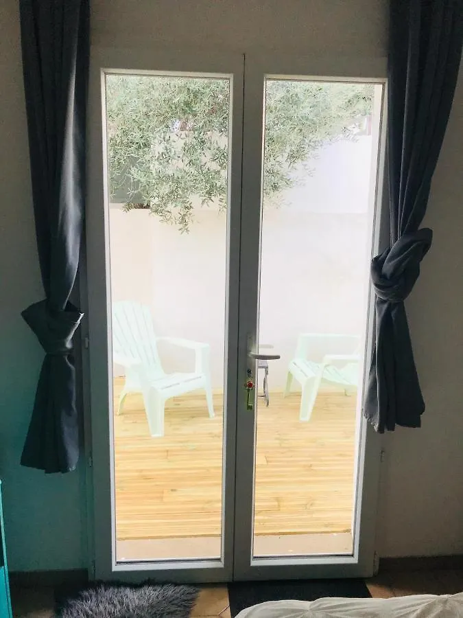 Chambres D'Hotes Les Oliviers - Marignane Bed and breakfast