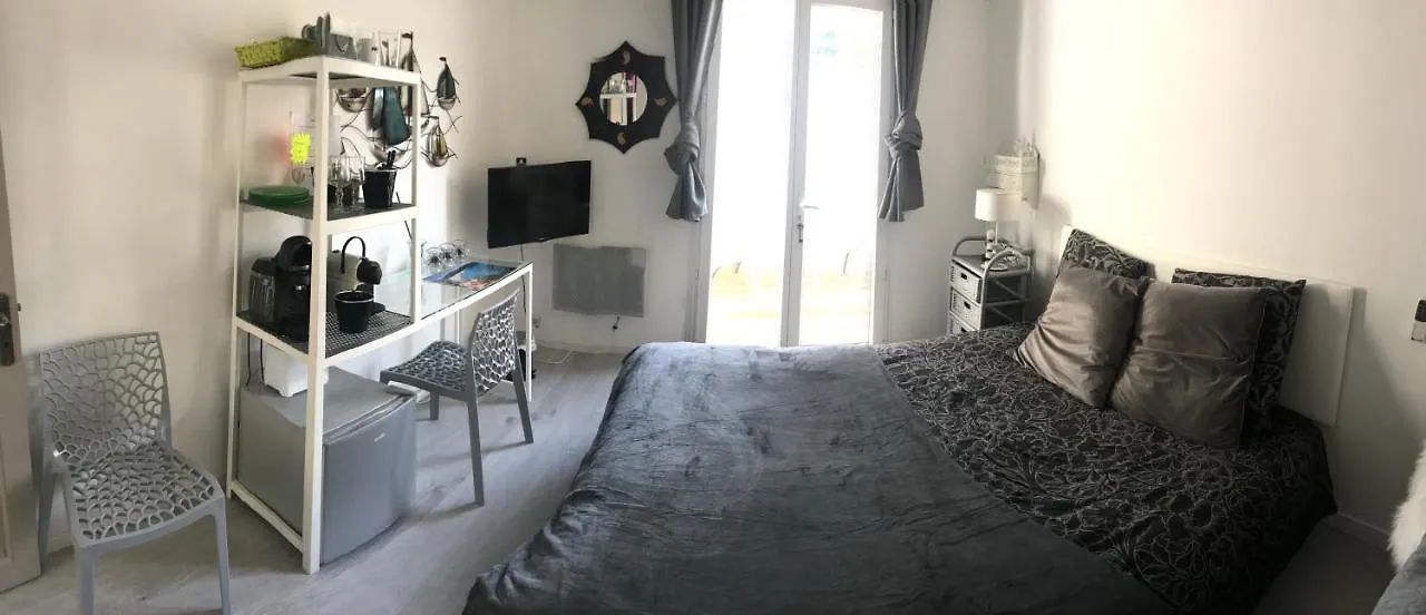 Chambres D'Hotes Les Oliviers - Marignane 0*,  Francia