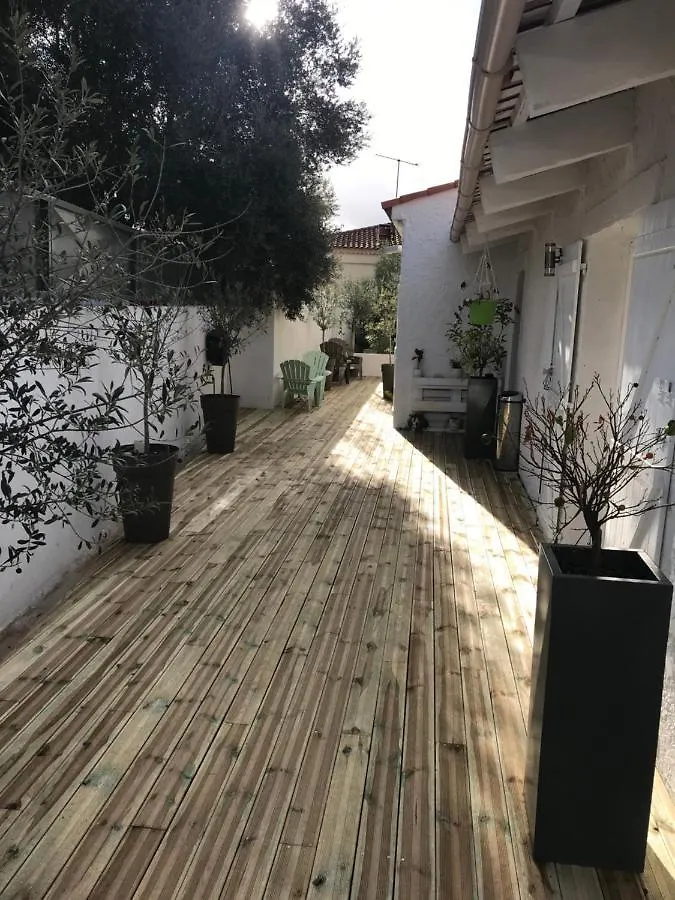 Chambres D'Hotes Les Oliviers - Marignane Bed & Breakfast